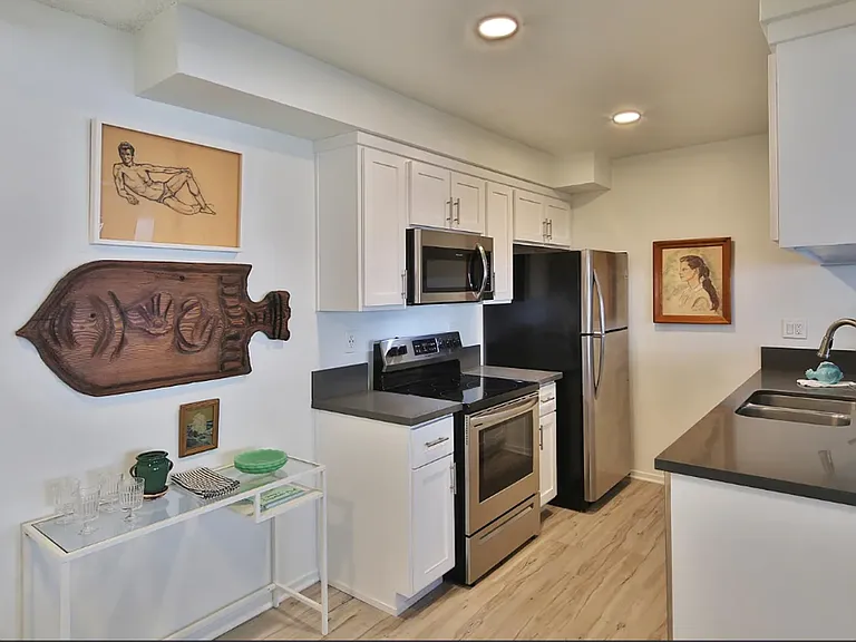 Wardlow Apartments — Photo 24