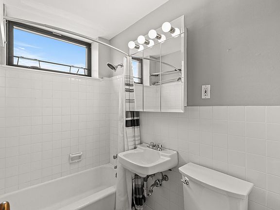 4th image of 2500 Blaisdell Ave APT 109