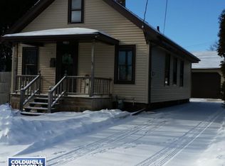 1220 S 31st St, Manitowoc, WI 54220