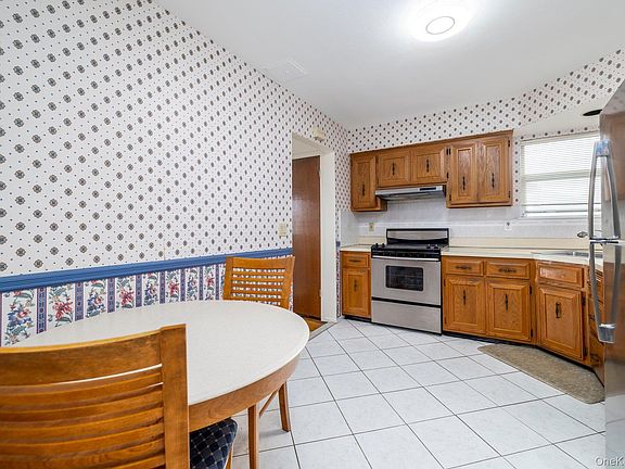 4th image of 1706 Washington Drive