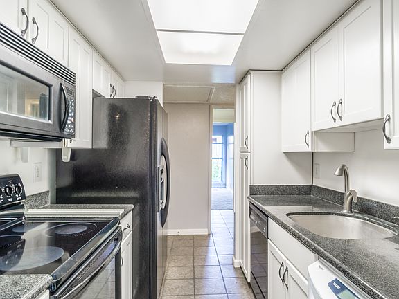 3rd image of 1045 Fulton Ave APT 390