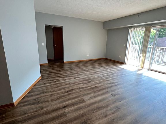 4th image of 943 Elderberry Cir Unit 211