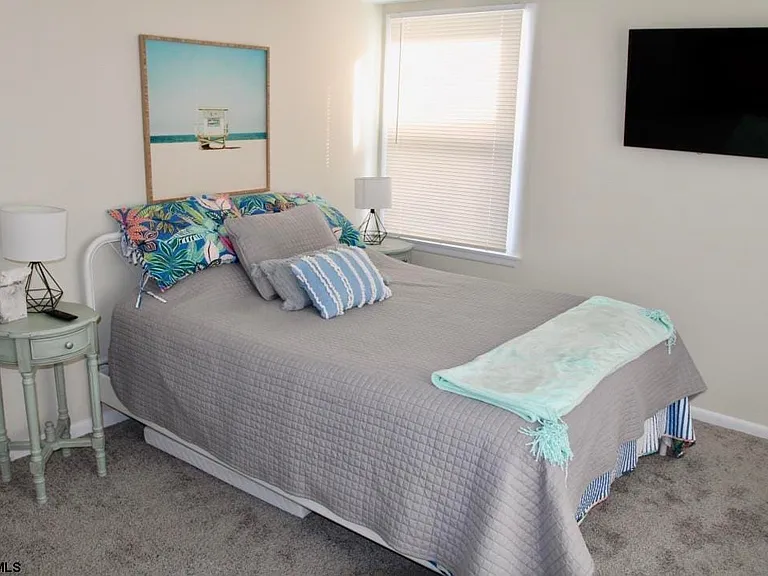 1101 E Shore Dr #D — Photo 9