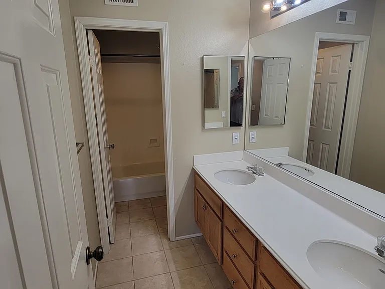 23561 Bending Oak Ct — Photo 14