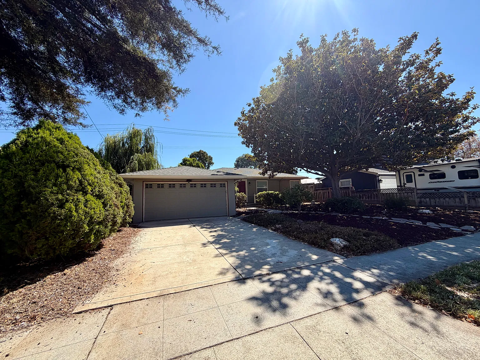 3 bed, 1092 sqft, $4,000 — Photo 2