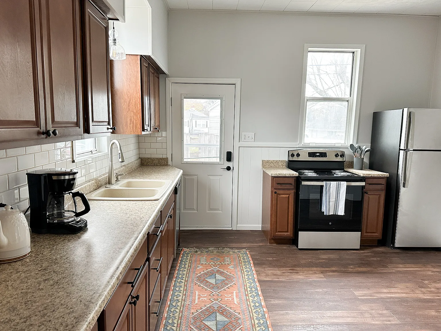 4 bed, 1.5 bath, 1578 sqft, $2,200 — Photo 2