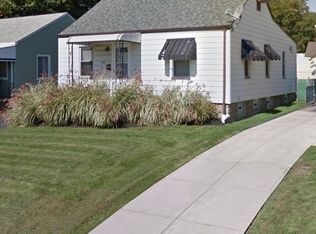 12417 Park Knoll Dr, Garfield Heights, OH