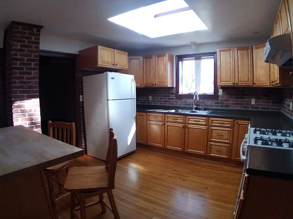 1st image of 5250 Broadway St