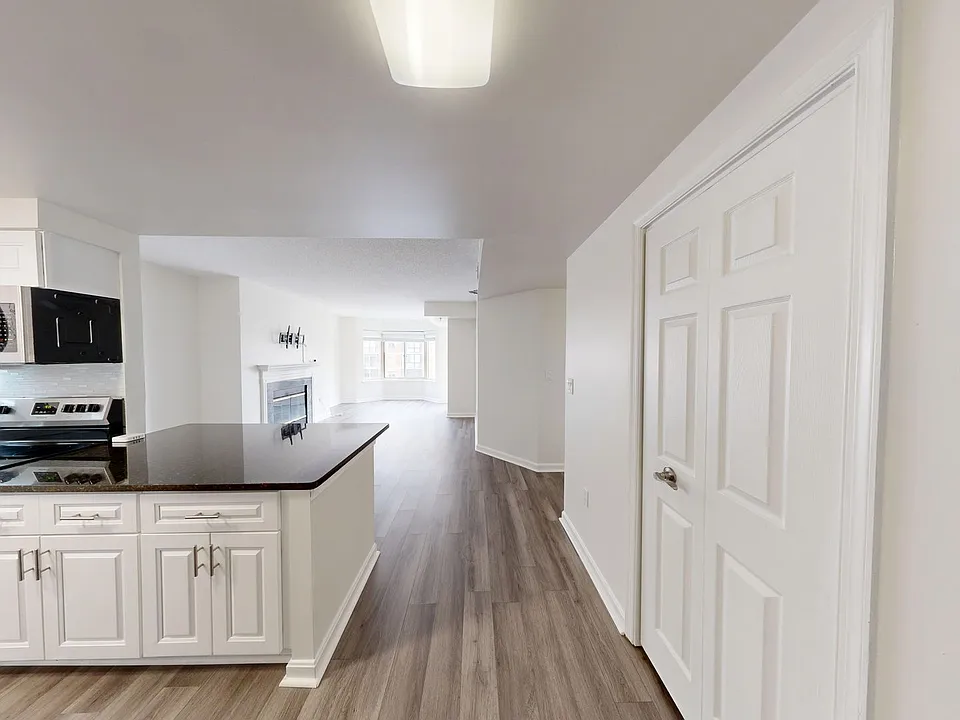 22 Courthouse Sq #402