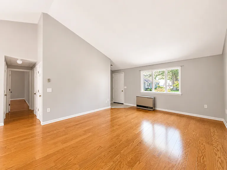 9 Oakview Dr #1 — Photo 2