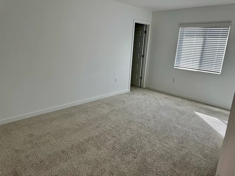 Guest Bedroom 1 (upstairs)