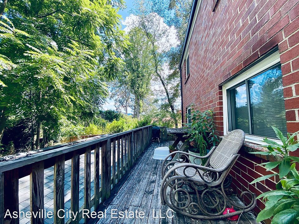 1st image of 131 Lakeshore Dr APT 3