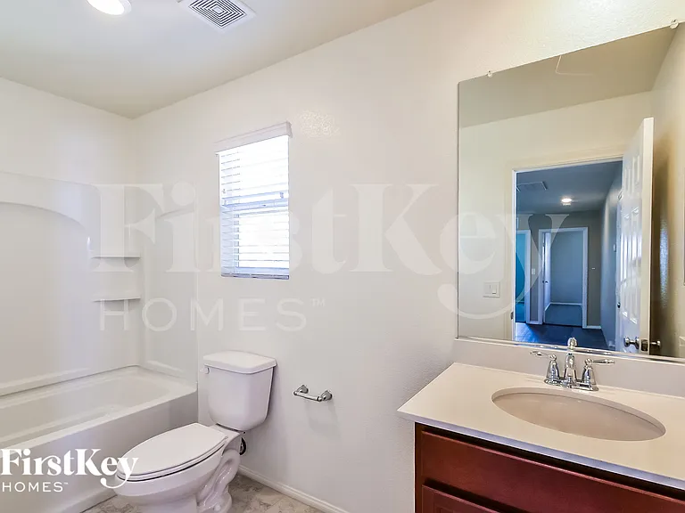 1106 E Dorrell Ln — Photo 16