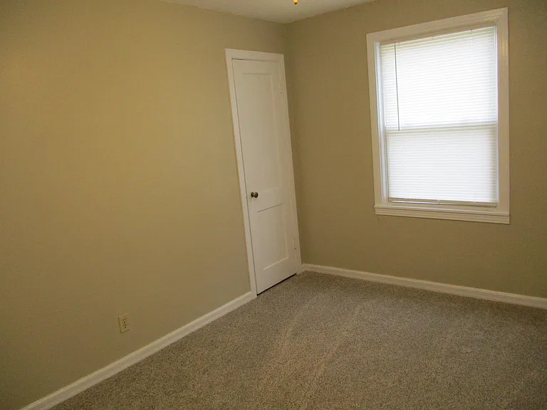 515 Windsor Ln — Photo 4