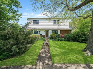 345 Coleridge St, Levittown, NY 11756