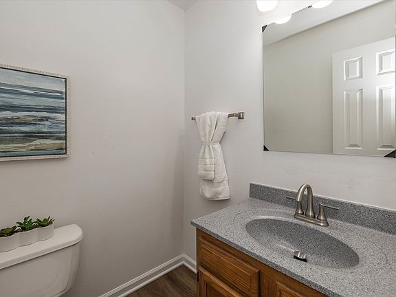 2nd image of 1172 W Lincoln St #1172