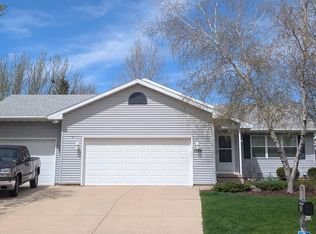 1350 Prairie Rose Dr, Sun Prairie, WI 53590