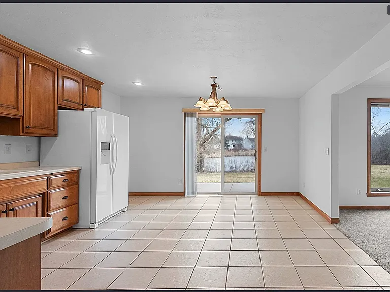 573 S 9th St — Photo 16