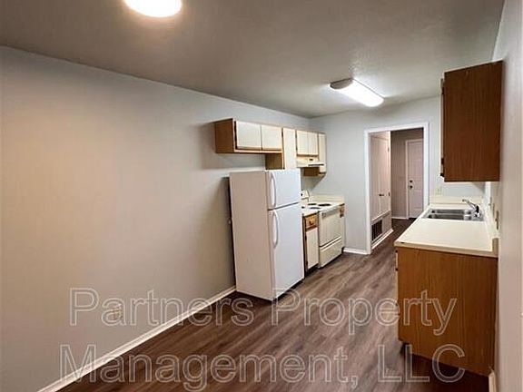 5th image of 5707 Sara St #B