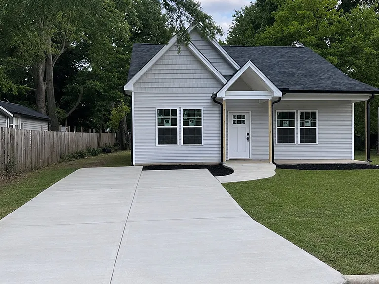 742 Woodcote Dr — Photo 1