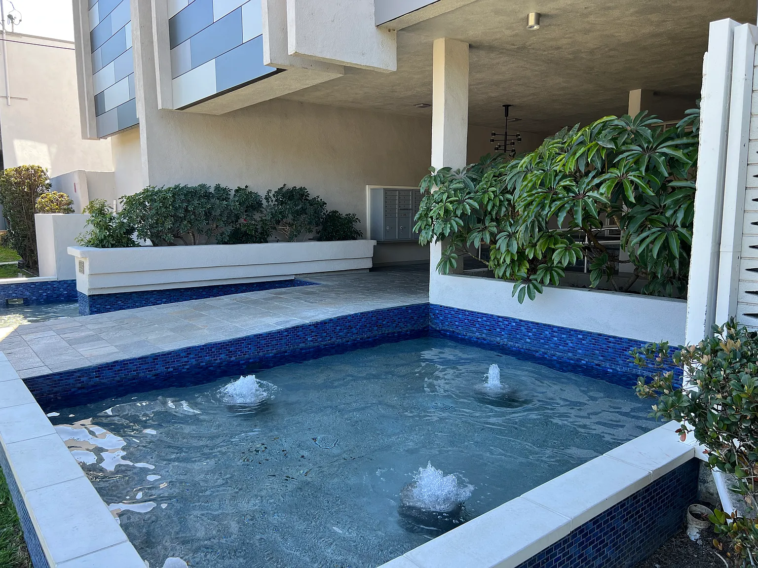 Valley Wilshire Apartments — Photo 3