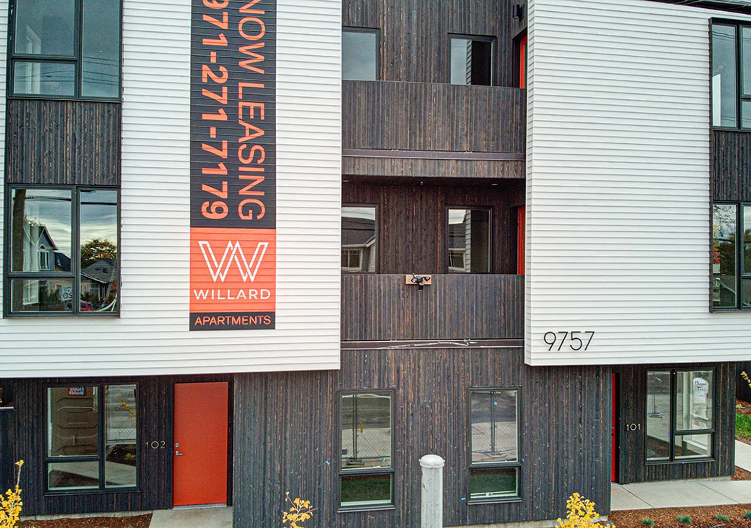 New Modern luxury living on the eastside — Photo 2