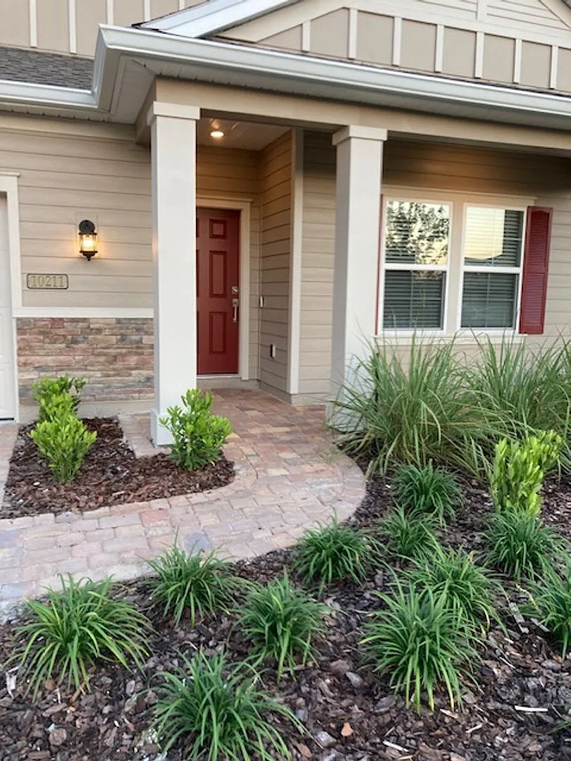 Comfortable 3 Bedroom Home With Great Outdoor Space — Photo 2
