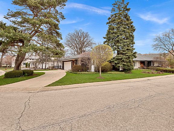 3rd image of 6461 N Longmeadow Ave