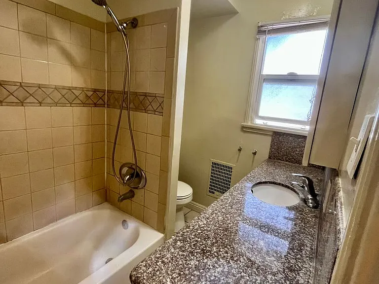 Cozy 1 & 2 bedroom in Beverlywood — Photo 7