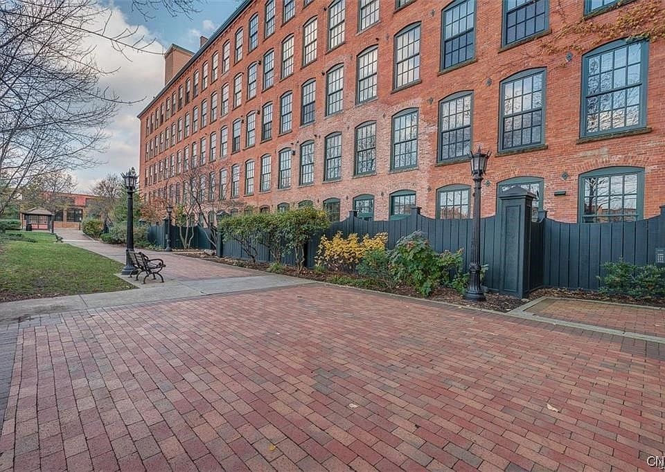 1st image of 429 N Franklin St #505