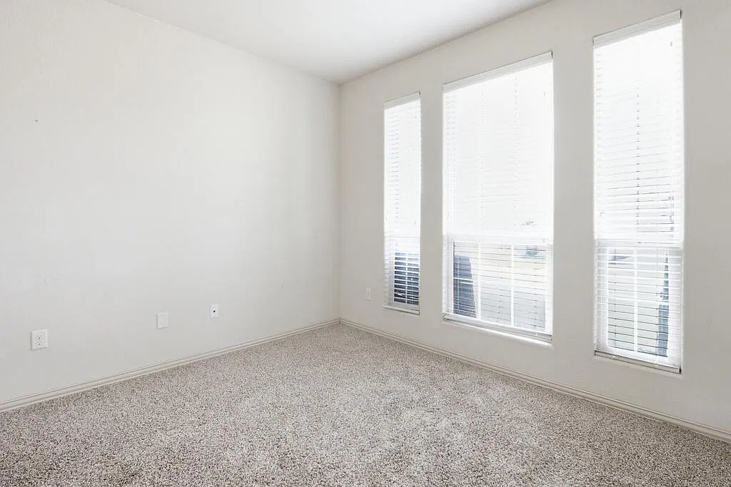 4 bed, 2.0 bath, 2039 sqft, $2,850 — Photo 4