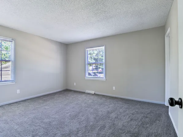 305 Red Roan Pl, Charlotte, NC 28215