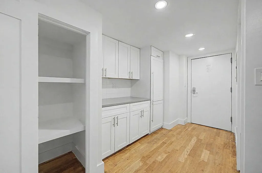 220 East 22nd Street — Photo 2