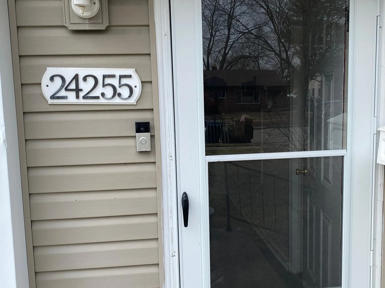24255 Parklawn St — Photo 3