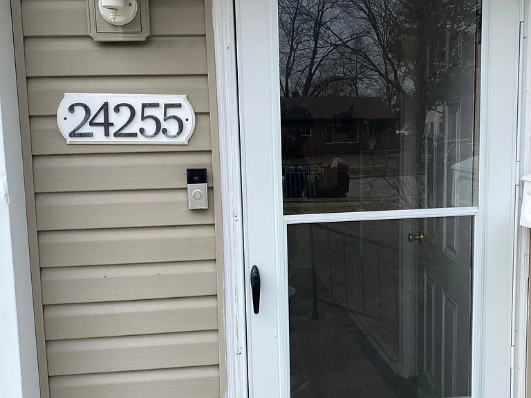 24255 Parklawn St — Photo 3