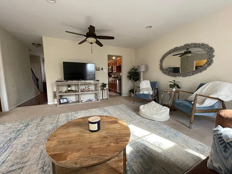 6398 Shaundale Dr — Photo 6