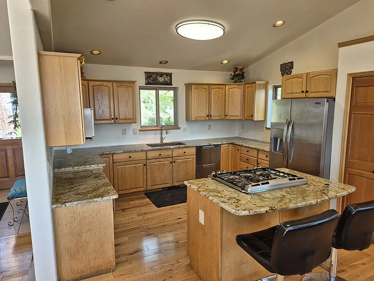 1096 Aspen Dr — Photo 23