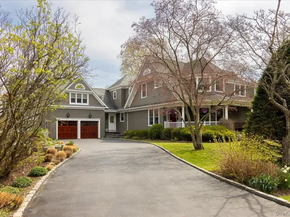 16 Middle Drive, Manhasset, NY 11030