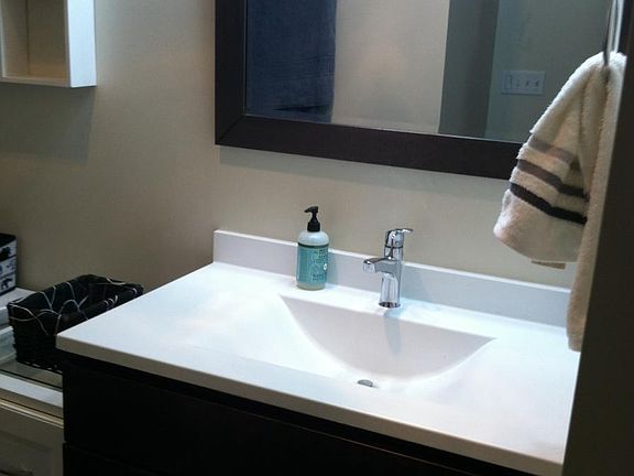5th image of 464 N Ashland Ave APT 4C