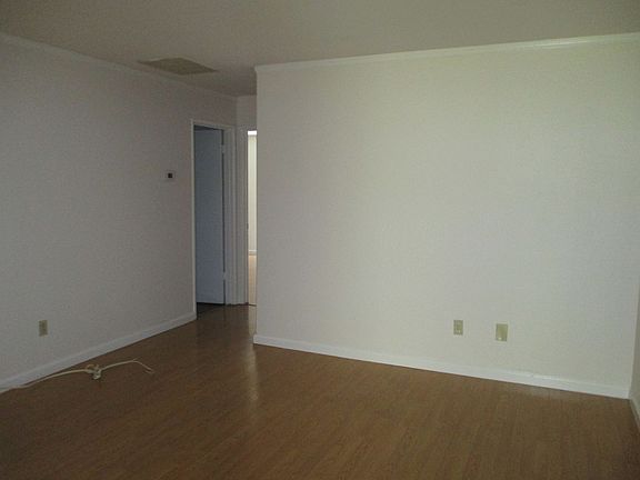 2nd image of 185 Tabor Ave #6