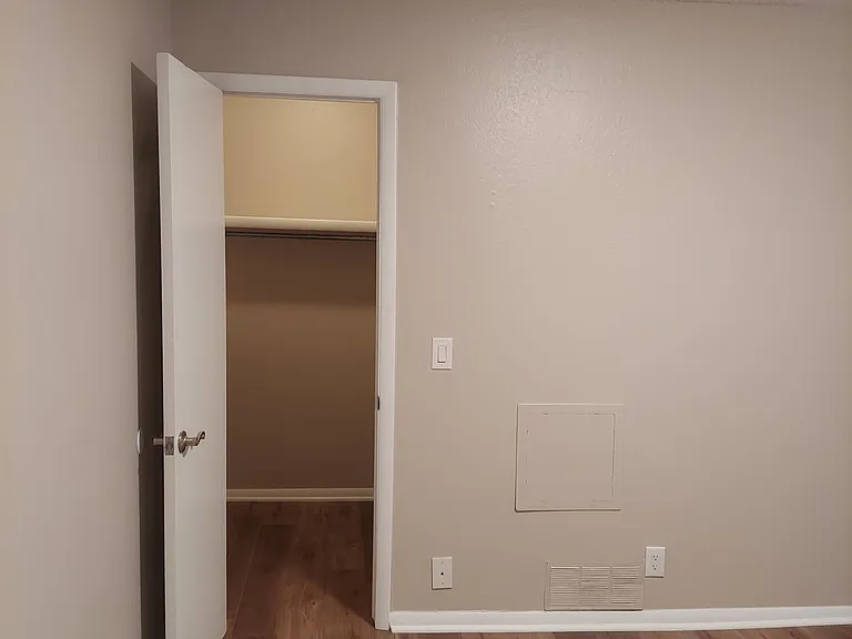 7515 S 68th East Pl — Photo 17