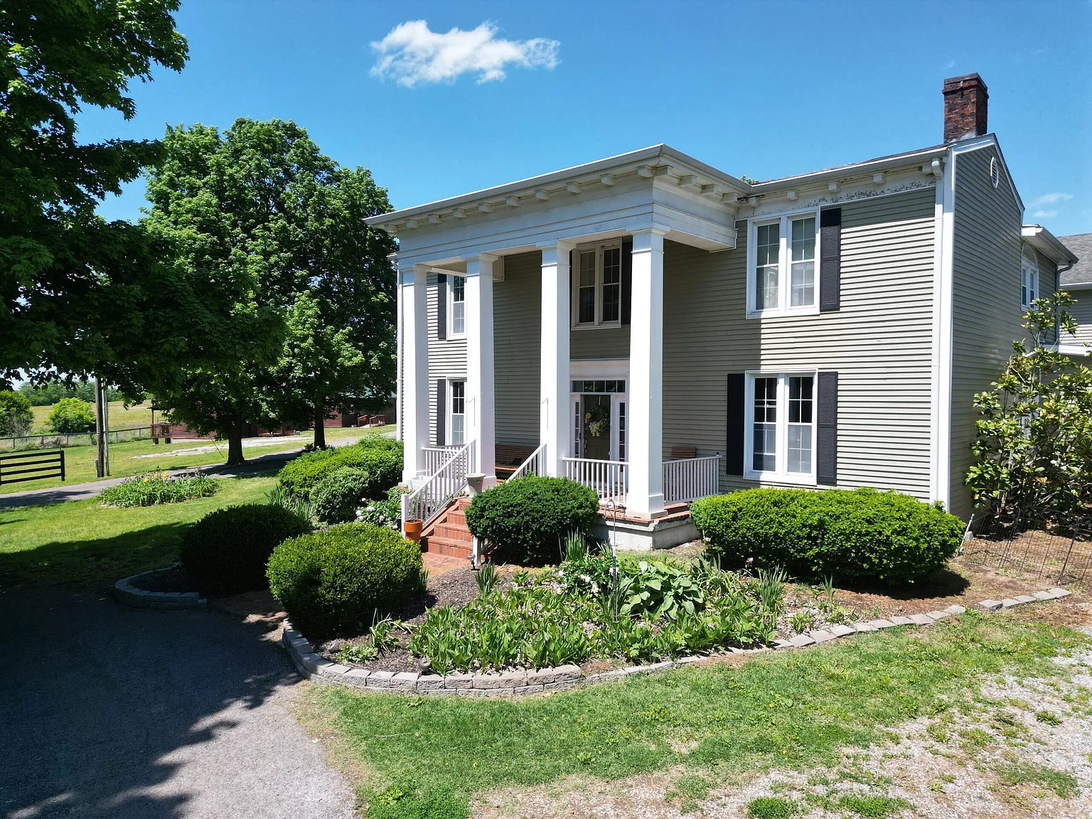 8 bed, 11442 sqft, $5,500 — Photo 1