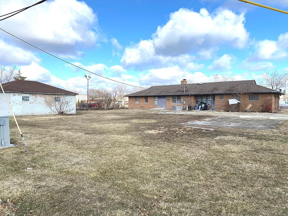 2nd image of 555 W Golf Rd