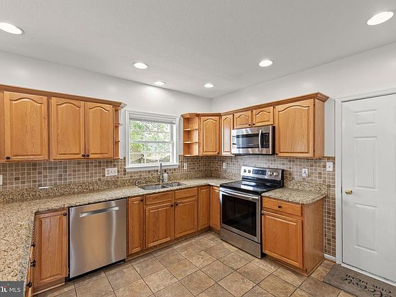 3rd image of 112 Twigg Ct