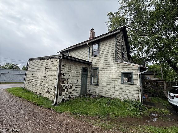 4th image of 815 Amherst Rd NE