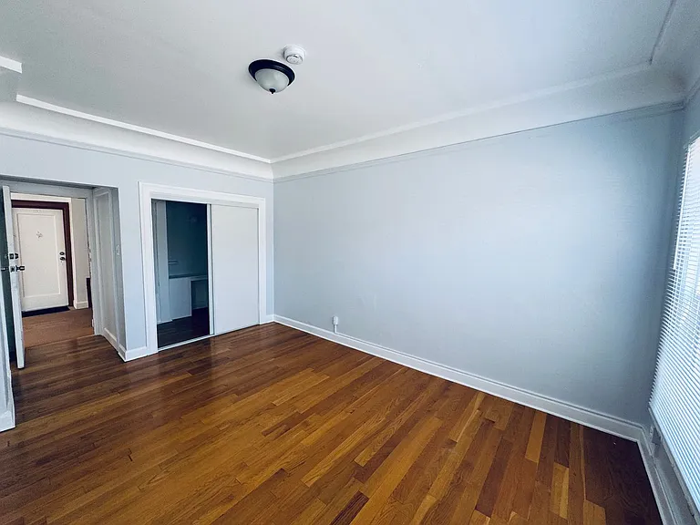 255 S Catalina St — Photo 3