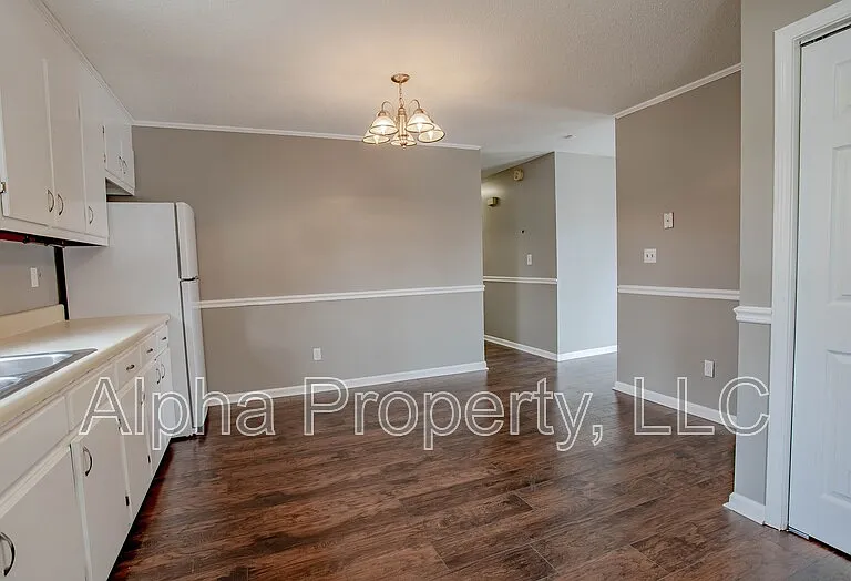 210 Carter St — Photo 6