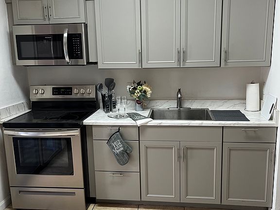 3rd image of 2934 India Palm Dr