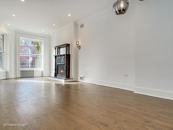 3rd image of 3153 S Prairie Ave #1