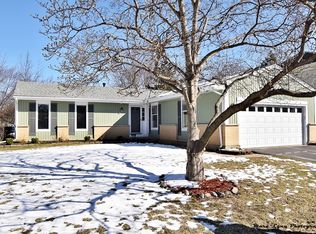241 Chatham Ct, Roselle, IL 60172